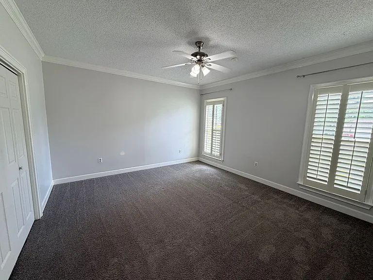 1009 Williamsburg Dr — Photo 27