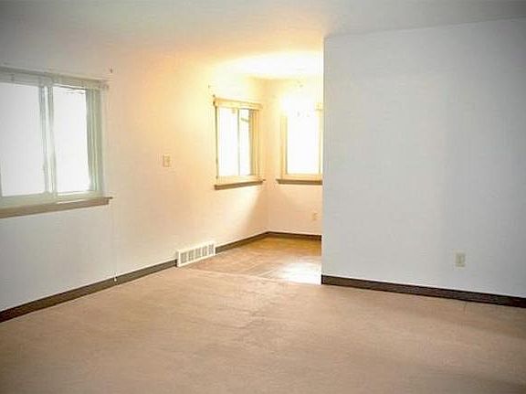 3rd image of 1543 2nd St APT 4