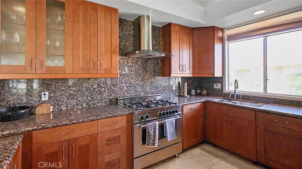 3 bed, 2280 sqft, $6,000 — Photo 2