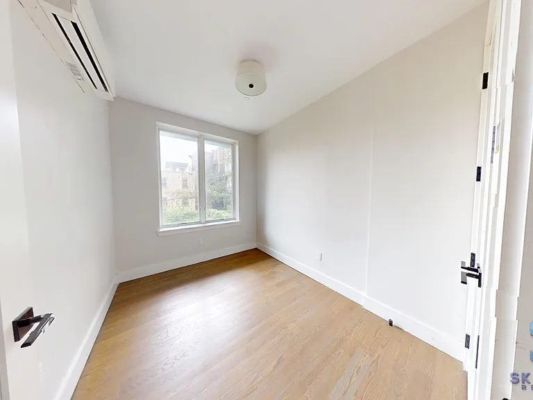 1079 Lafayette Ave #301 — Photo 8