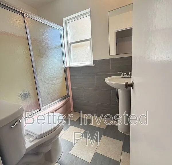 2400 39th Ave #3 — Photo 3