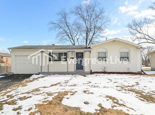 32 Cedar Park Dr, Florissant, MO 63031