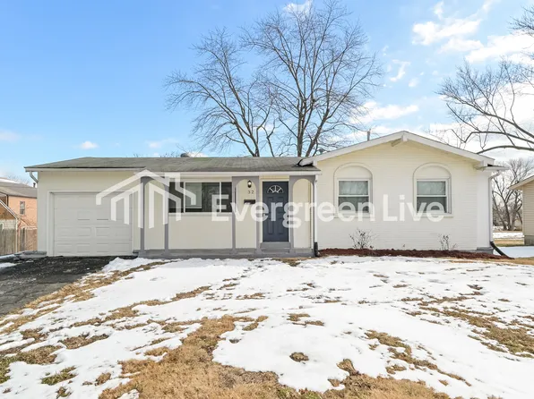 32 Cedar Park Dr, Florissant, MO 63031