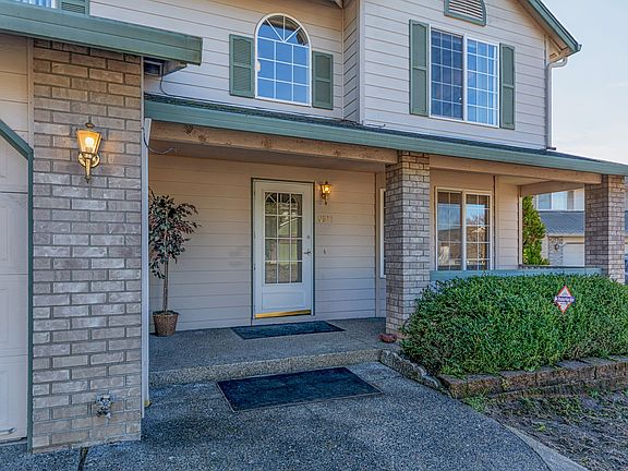 3rd image of 6513 NE 103rd Cir