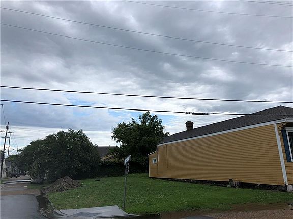 5th image of 3229 Saint Thomas St