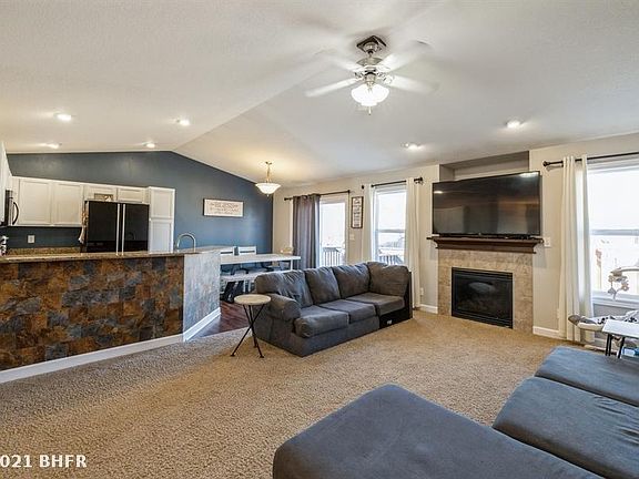 3rd image of 9545 Davis Dr