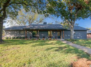 1124 Woodland West Dr, Woodway, TX 76712