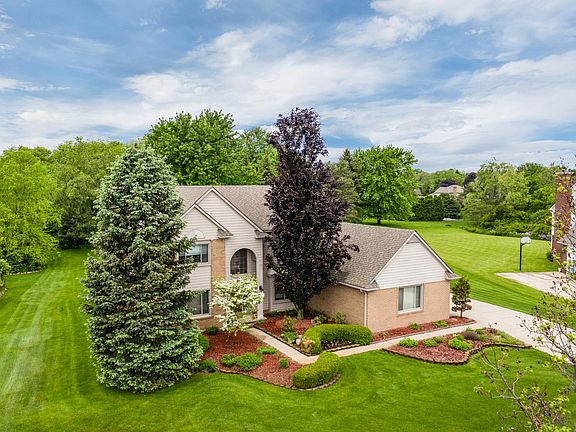 3rd image of 25189 Woodworth Dr