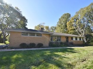 2629 W Ranch Rd, Mequon, WI 53092