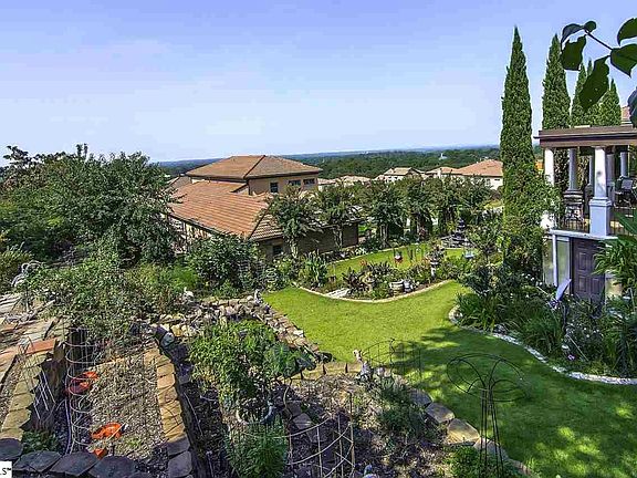 3rd image of 337 Sorono Dr