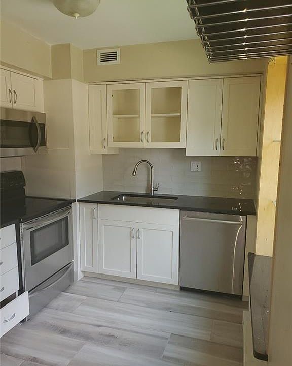 2nd image of 123 Candlewood Dr Unit 123