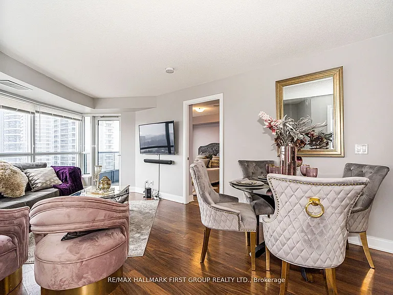 125 Village Green Sq #1409 — Photo 8