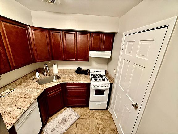 5th image of 388 Sprague Ave #58