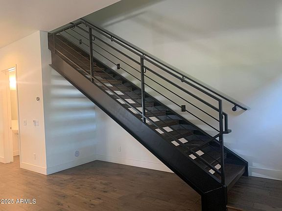 5th image of 1111 E MISSOURI Avenue #4