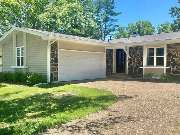 5 Berry Ct, Lake Saint Louis, MO 63367