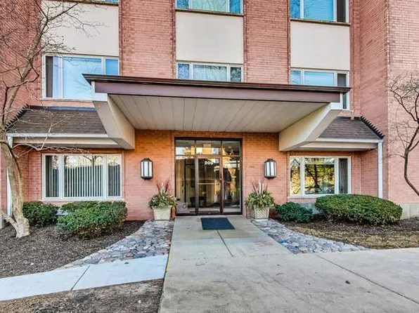 209 Rivershire Ln APT 202, Lincolnshire, IL 60069