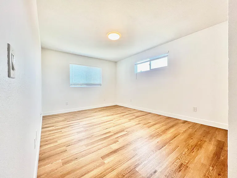 268 Ebony Ave — Photo 11