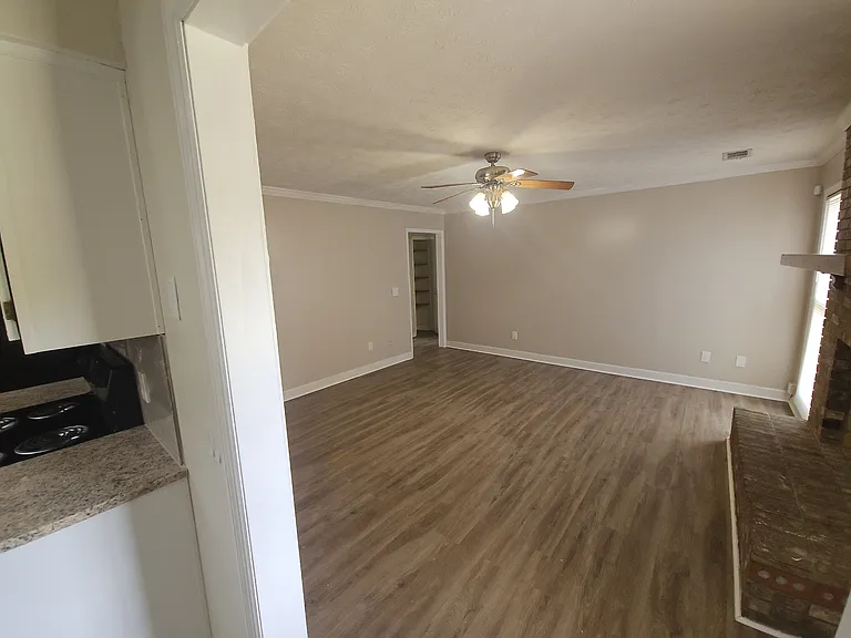 5727 Lexington Dr — Photo 19