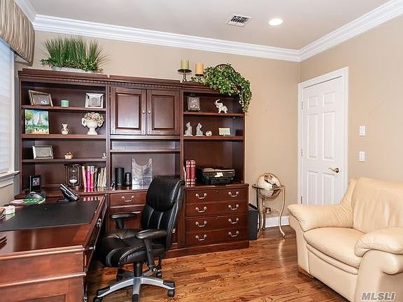 5th image of 214 Montecito Cres