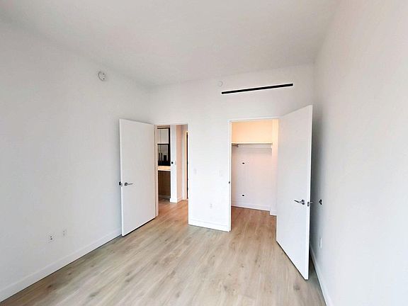 4th image of 242 W 53rd St #18D
