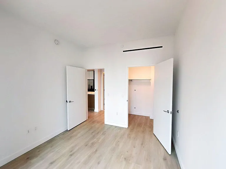 242 W 53rd St #18D — Photo 4