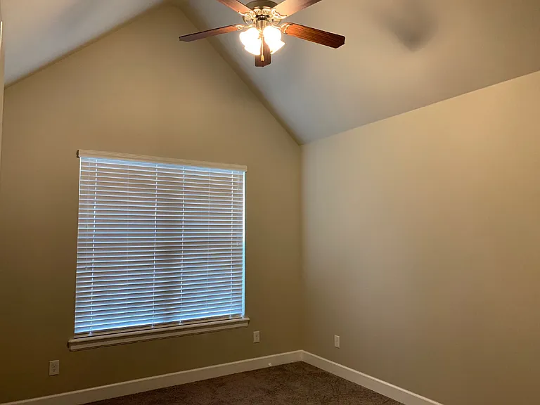 1513 Crestwood Hills Ln — Photo 12