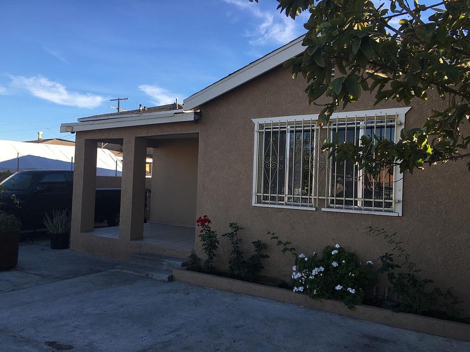 2nd image of 1210 E Cruces St