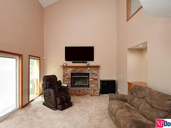5th image of 15323 Howe St