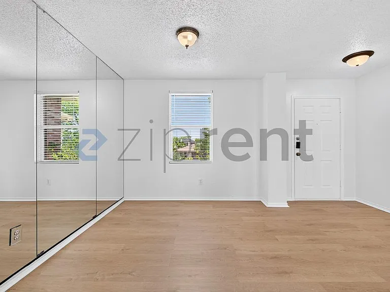 1320 Junction Run — Photo 5