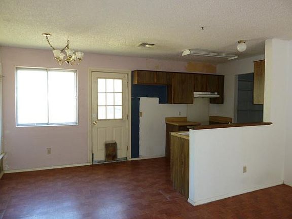 3rd image of 1806 Easton Dr