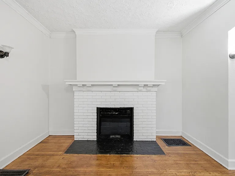 825 E 36th St — Photo 8