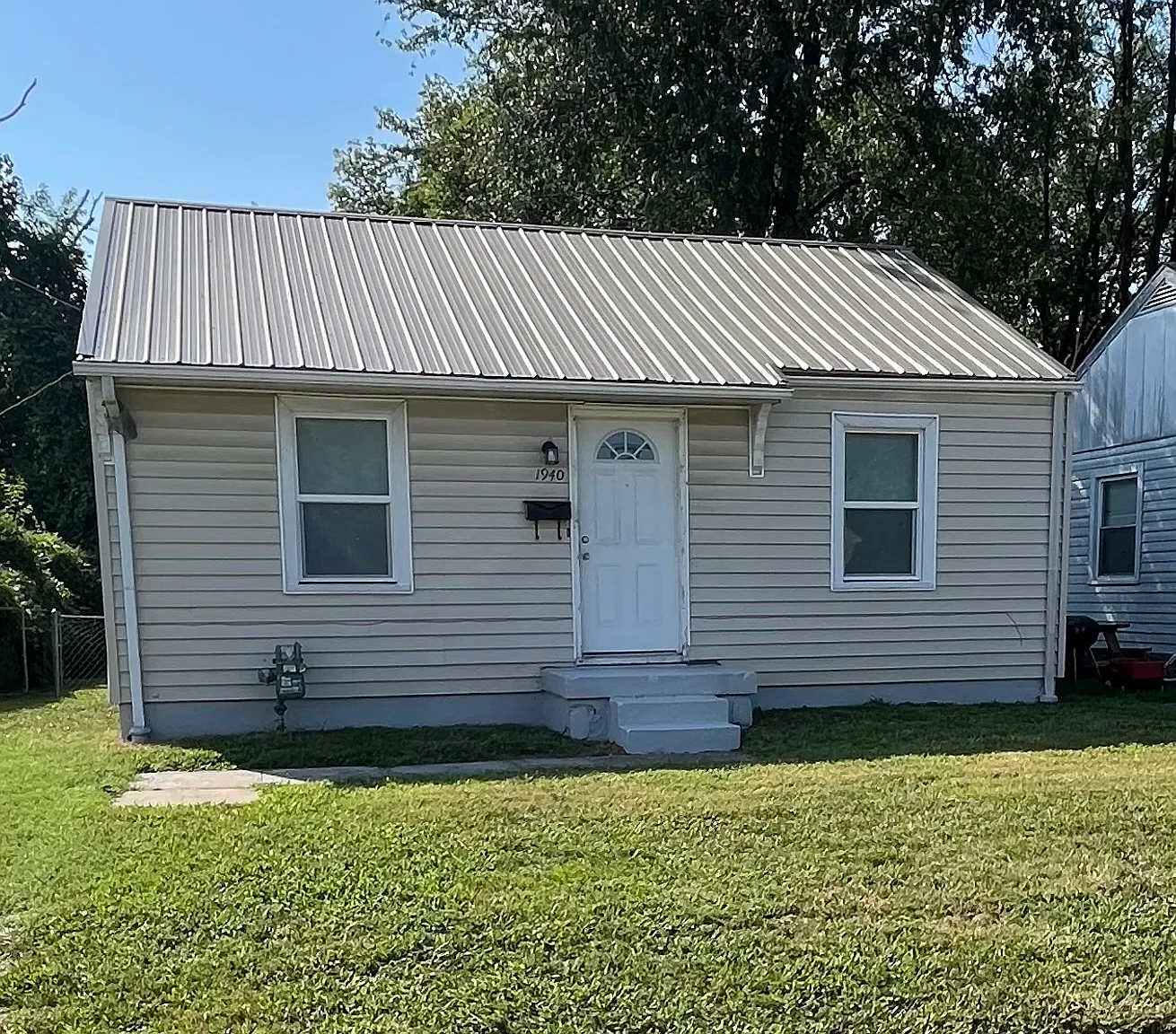 2 bed, 700 sqft, $995 — Photo 1