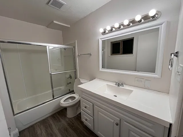 3 bed, 1000 sqft, $2,250 — Photo 3