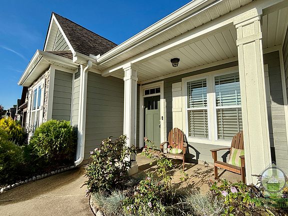2nd image of 10 Marshfield Trl