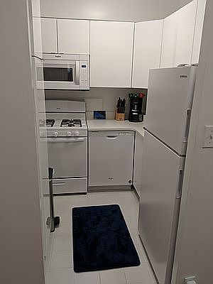 1st image of 400 E 55th St APT 4D