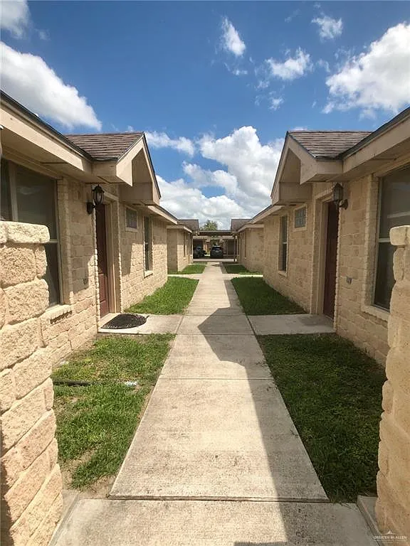 2 bed, 2.0 bath, 924 sqft, $900 — Photo 2