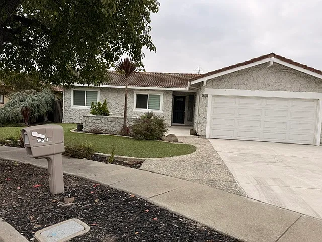 4 bed, 1542 sqft, $4,650 — Photo 2