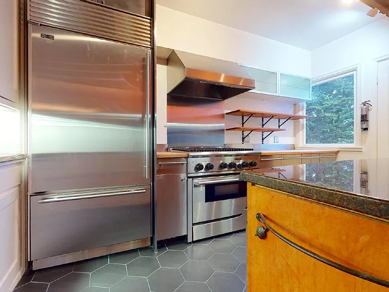 40 Loyola Ter — Photo 14