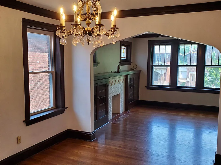 5038 Winona Ave — Photo 2