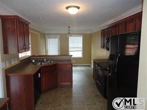 4th image of 704 Winding Bluff Way
