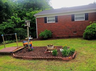 208 Arrowood Ln, Jamestown, NC 27282