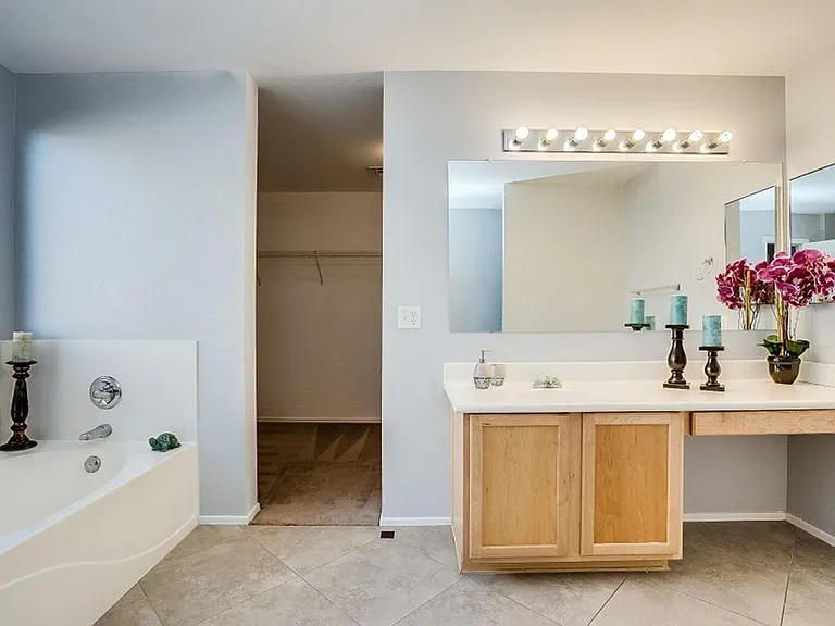 3116 W Pleasant Ln — Photo 17