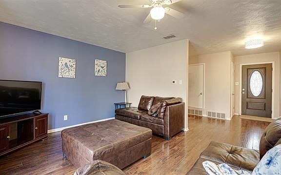 3rd image of 9004 Freeport Dr