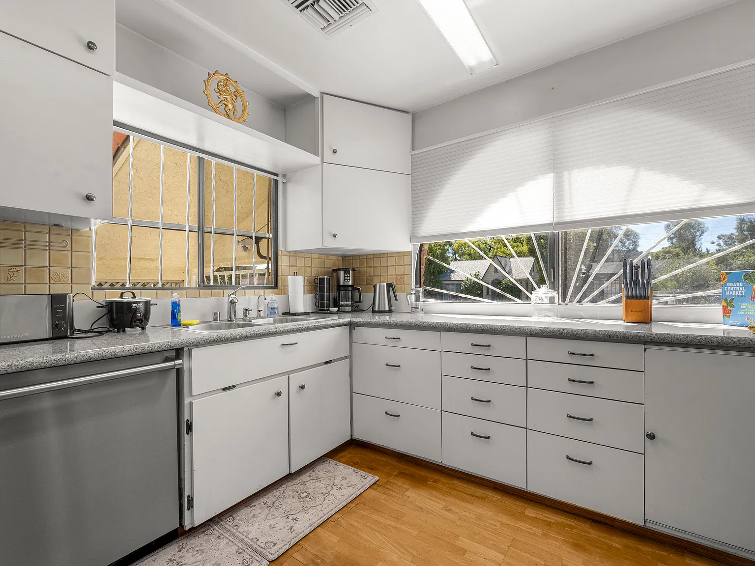 2 bed, 1116 sqft, $6,300 — Photo 4