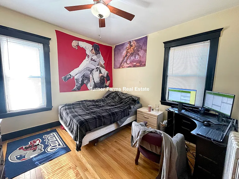 221 Holland St #2R — Photo 11