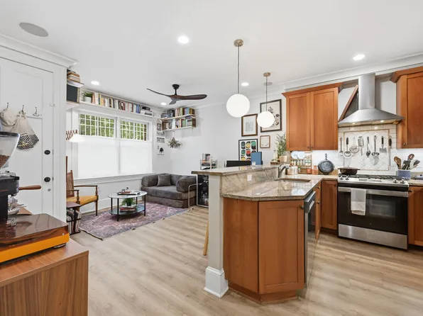 330 14th Pl NE APT 2, Washington, DC 20002