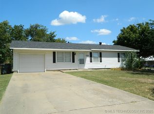 1102 W Pearl St, Collinsville, OK 74021