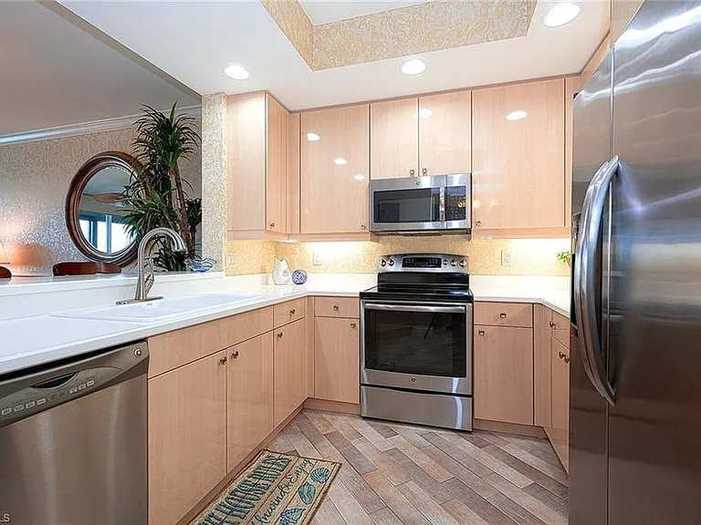 430 Cove Tower Dr #1-302-1 — Photo 32
