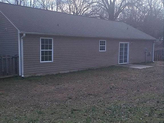 2nd image of 200 Mauldin St