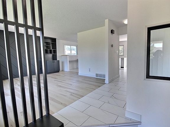 2nd image of 5207 46th St